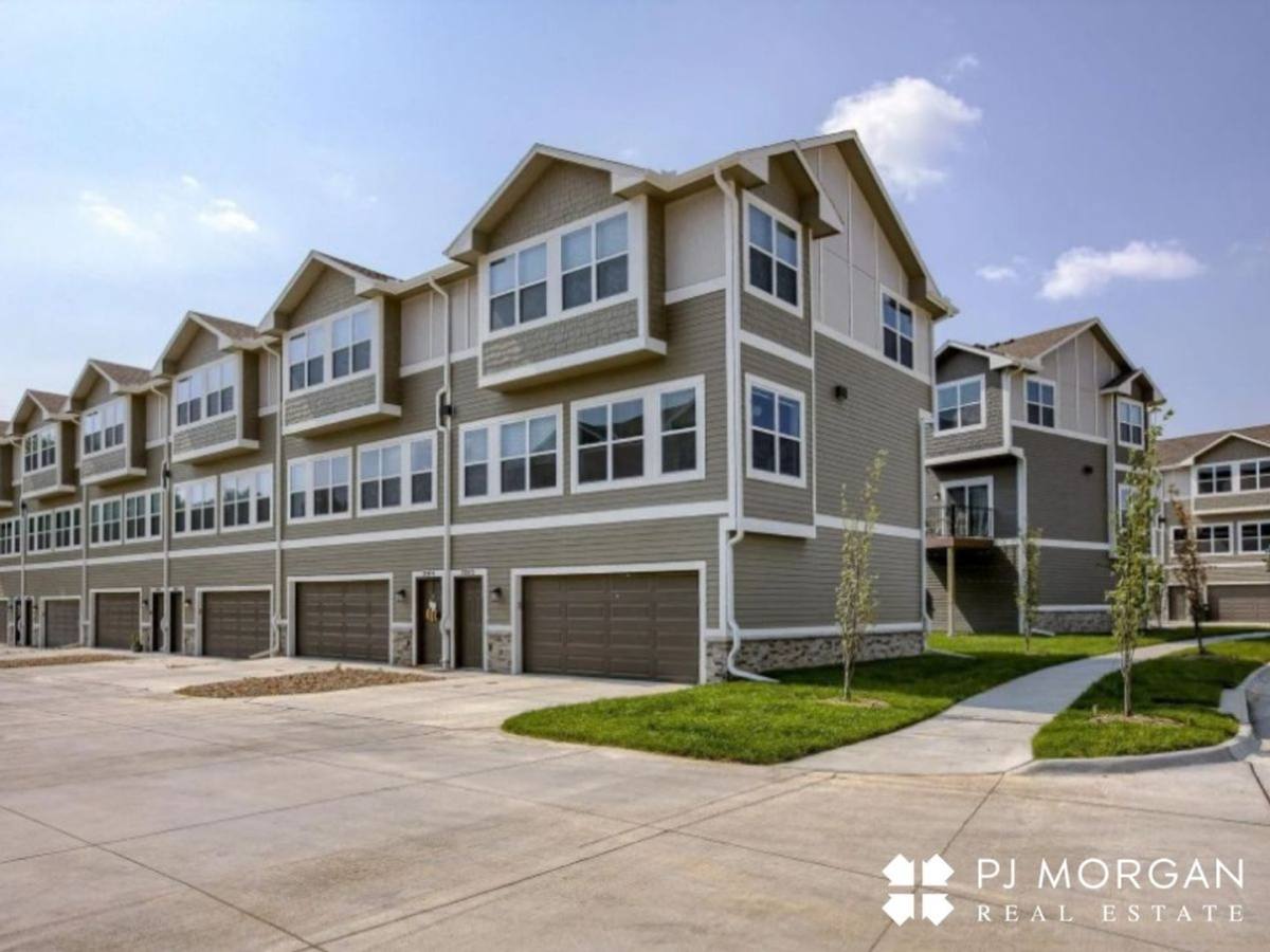 Townhouse for rent at 20875 S Court, Elkhorn, NE 68022
