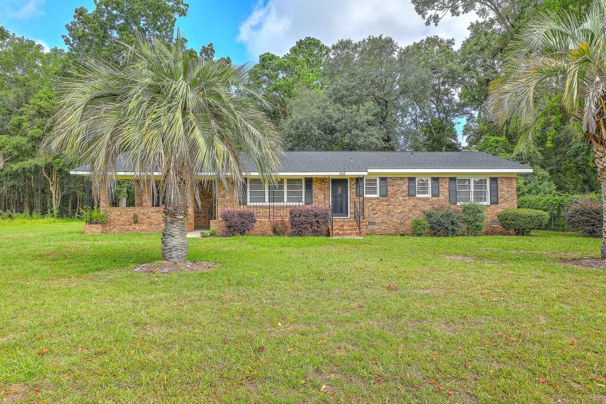 House for rent at 208 Germantown Rd, Summerville, SC 29483