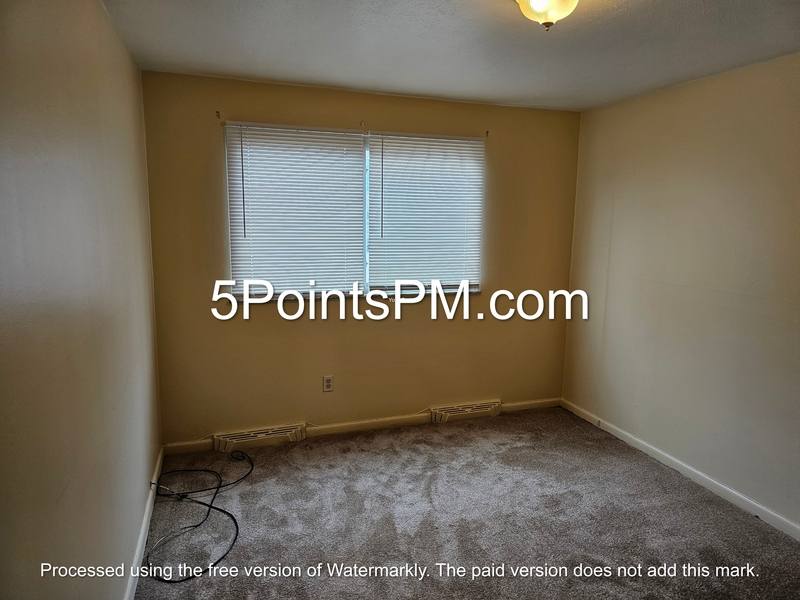 Apartment for rent at 18051 Lakeshore Blvd, Cleveland, OH 44119