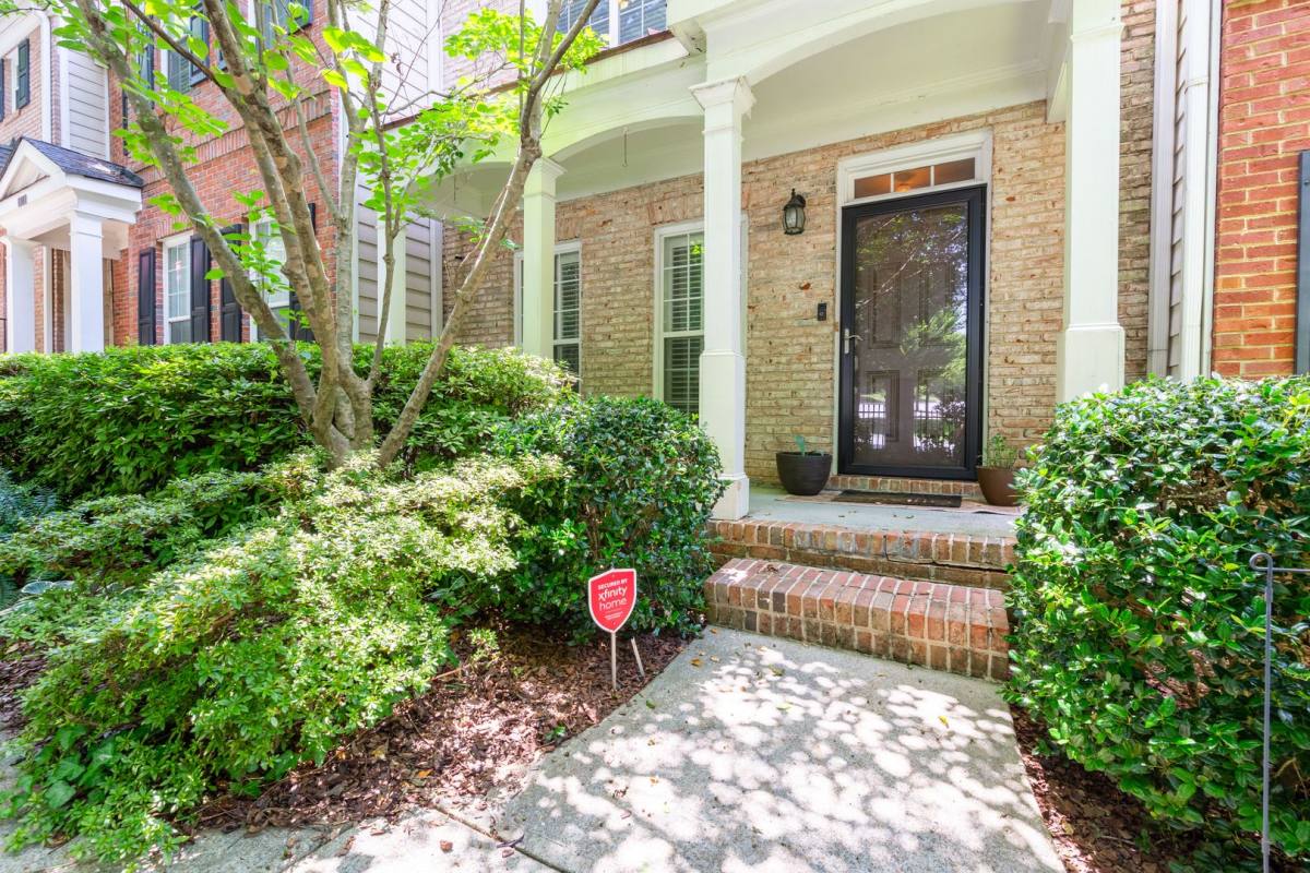 Townhouse for rent at 1580 Commerce Dr, Decatur, GA 30030