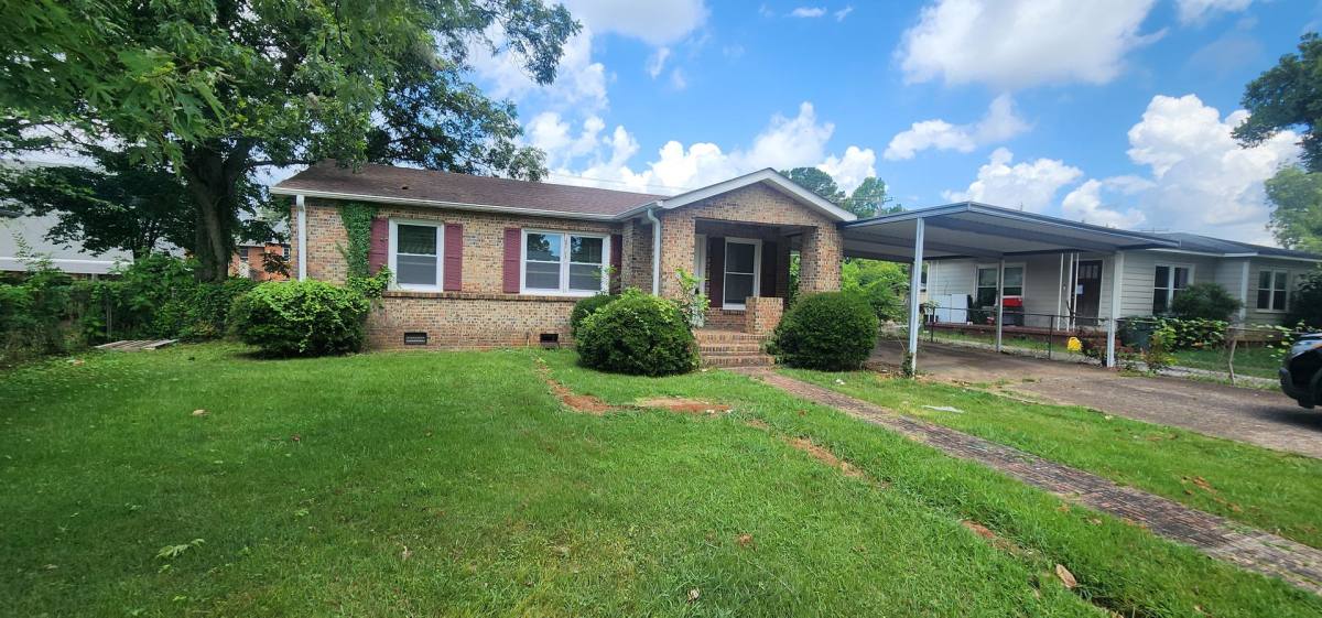 House for rent at 3104 Hillsboro Rd SW, Huntsville, AL 35805