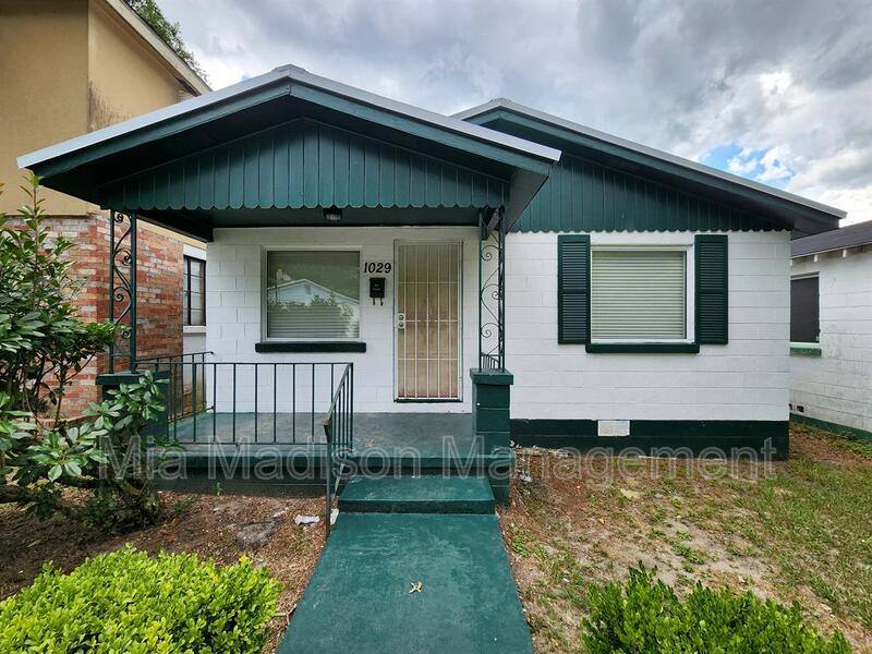 House for rent at 1029 W 38th St, Savannah, GA 31415
