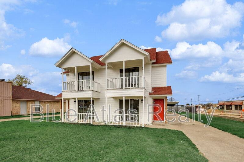 Townhouse for rent at 2300 Indigo Lane, Arlington, TX 76015