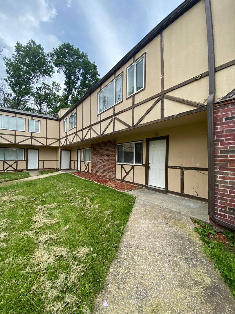 Townhouse for rent at 1221 W Breckinridge Dr, Mexico, MO 65265