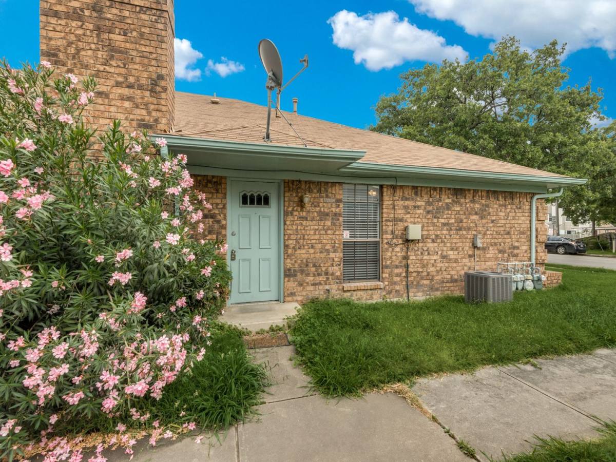 Apartment for rent at 4001 - 4047 Evergreen, Irving, TX 75061