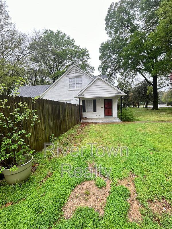 House for rent at 2731 Central Ave, Memphis, TN 38111