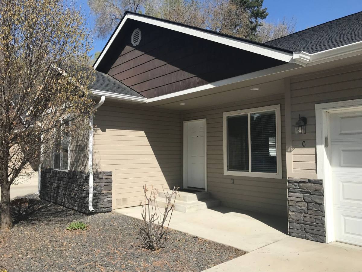 Apartment for rent at 312 S 5th St, Selah, WA 98942