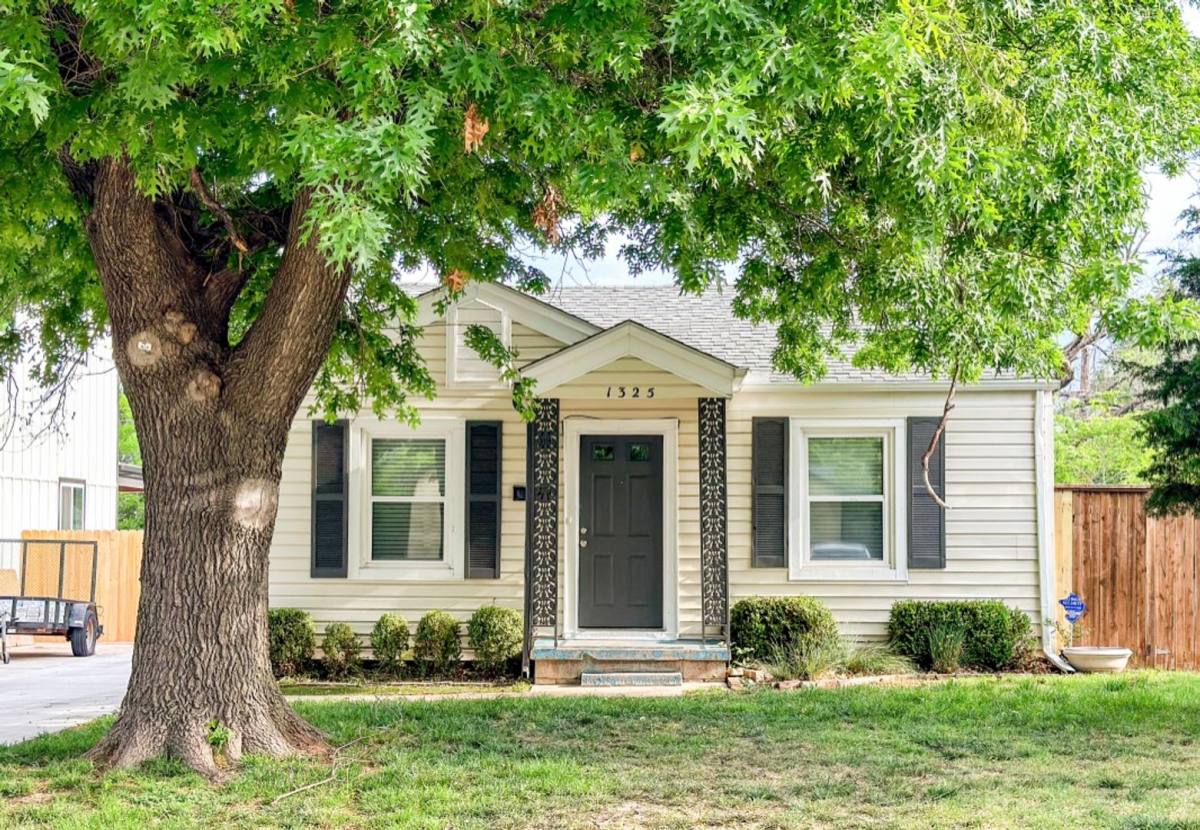 House for rent at 1325 NW 98th St, Oklahoma City, OK 73114