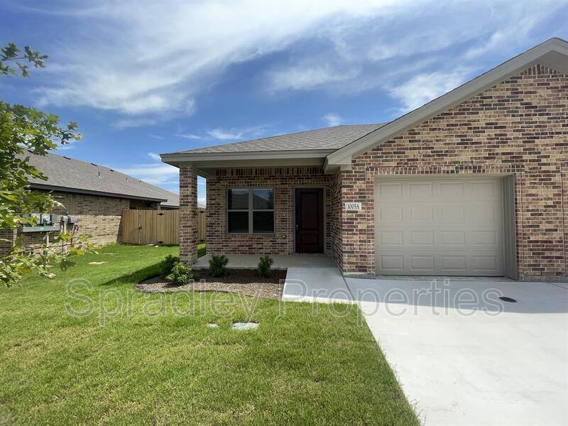 Townhouse for rent at 1005A Sparrow Cove, Troy, TX 76579