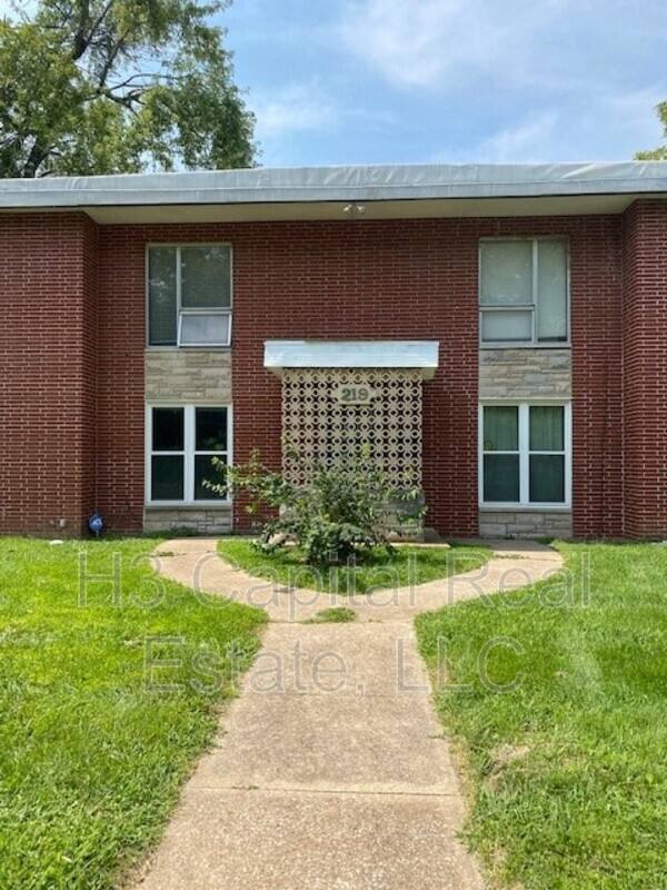 Apartment for rent at 219 N 48th St #3, Belleville, IL 62226