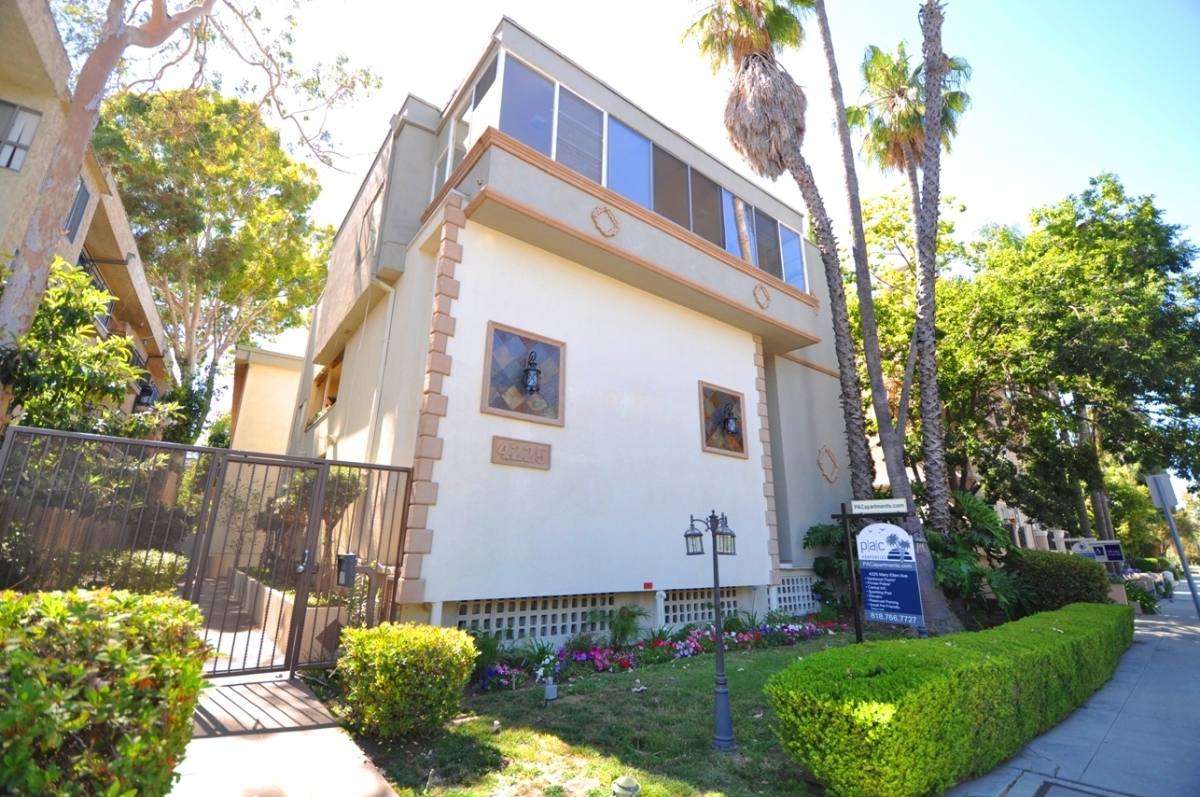 Apartment for rent at 4225 Mary Ellen Ave, Studio City, CA 91604