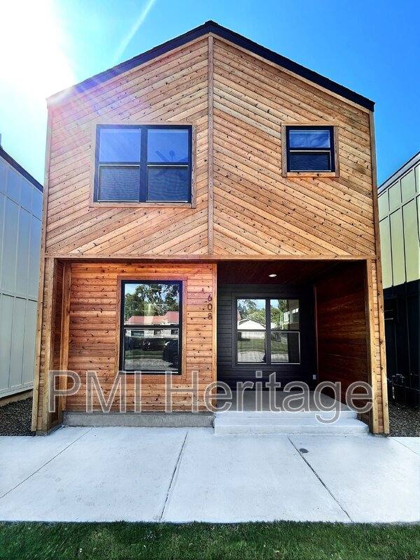 Townhouse for rent at 608 N 6th St, Rogers, AR 72756