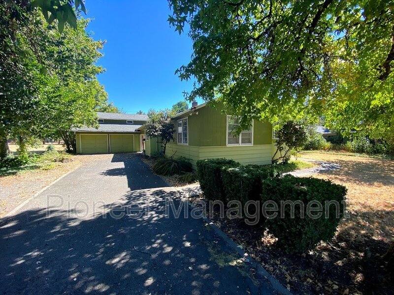 375 Cherry Dr, Eugene, OR 97401