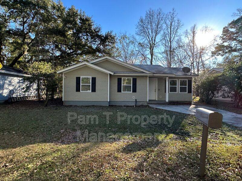 House for rent at 1929 Cowan Ave, Savannah, GA 31405
