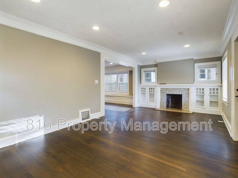 House for rent at 5912 Paseo Blvd, Kansas City, MO 64110