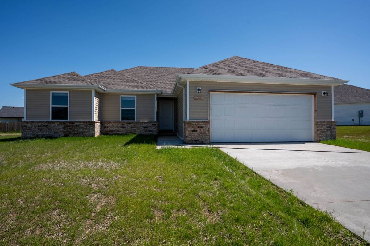 House for rent at 1345 Kay St, Bolivar, MO 65613