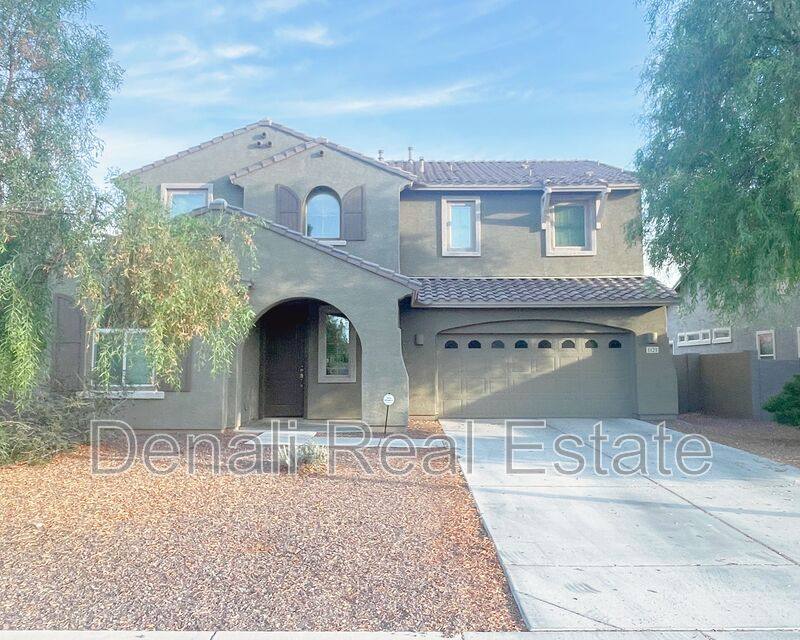 House for rent at 1121 E Regent Dr, Gilbert, AZ 85298