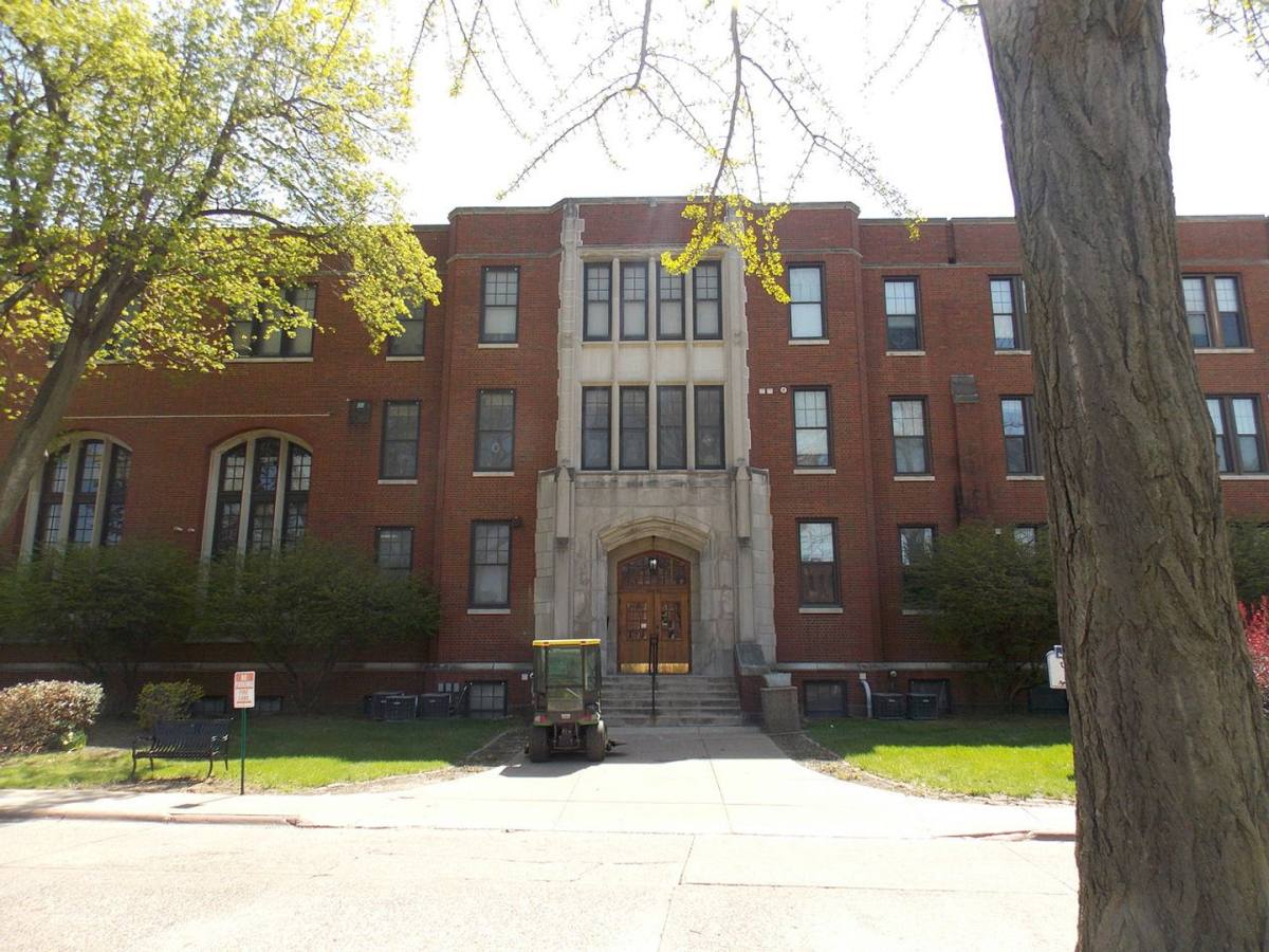 Apartment for rent at 1607 W 12th St, Davenport, IA 52804