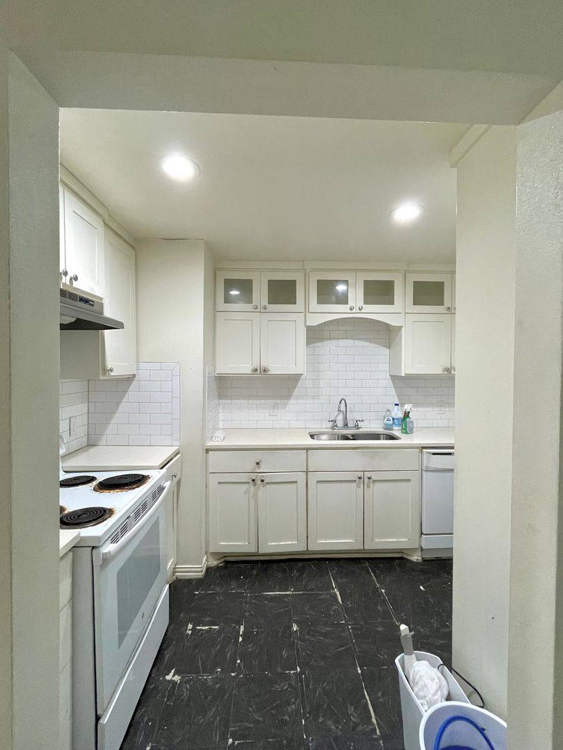 Apartment for rent at 3108 June Dr, Dallas, TX 75211