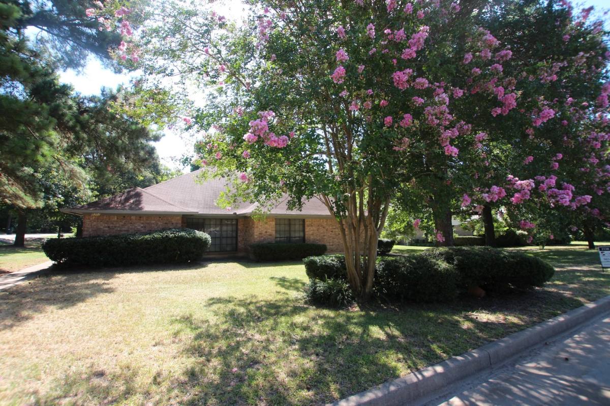 Apartment for rent at 8302 8304 Garrett, Tyler, TX 75703