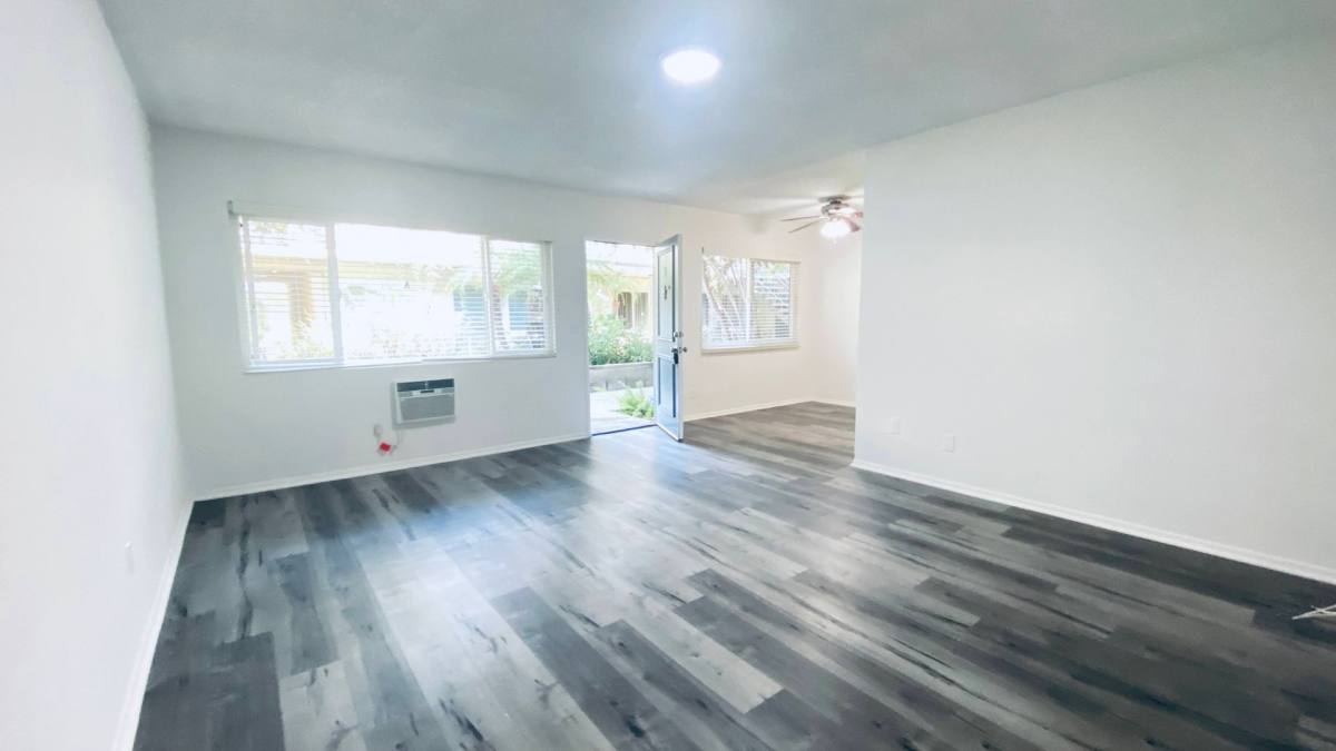 Apartment for rent at 7253-7257 Variel Ave, Canoga Park, CA 91303