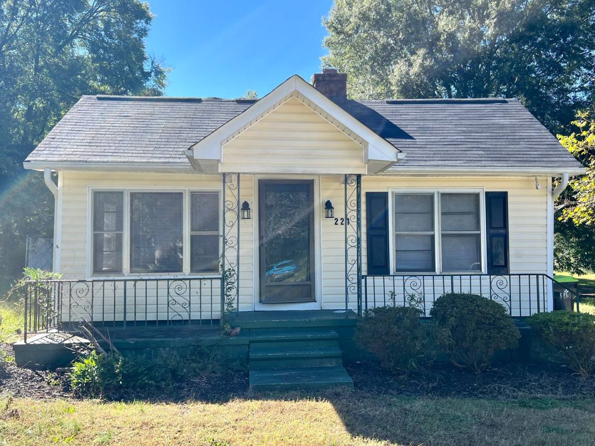 House for rent at 221 Neal St, Elon, NC 27244