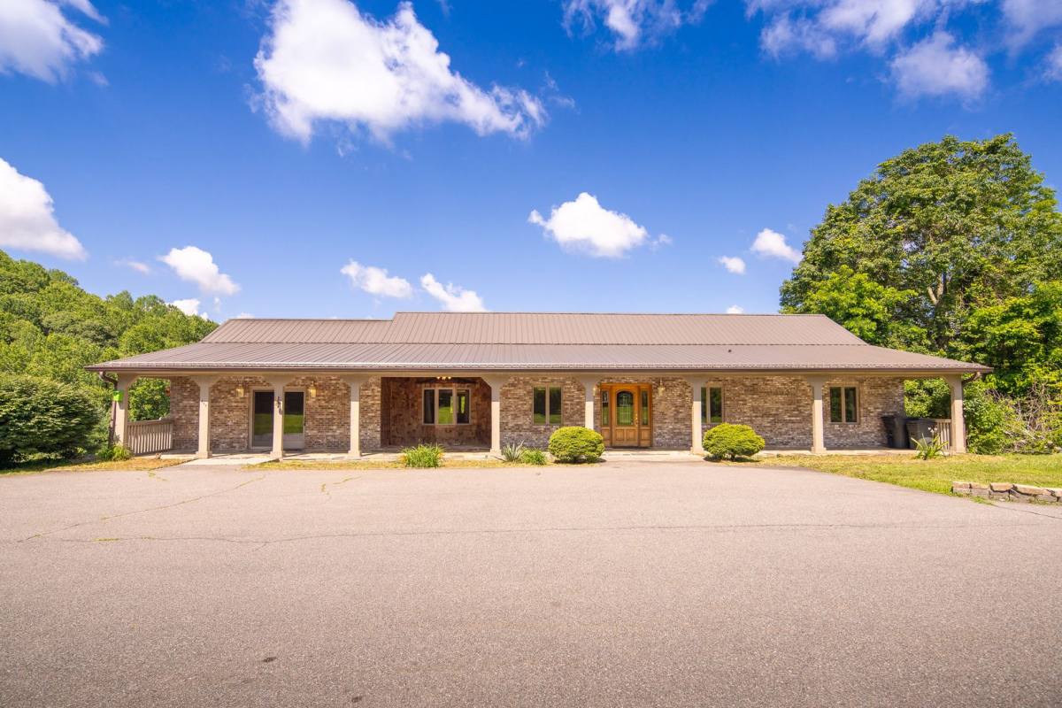 Apartment for rent at 411 Roy E Brown Rd, Vilas, NC 28692