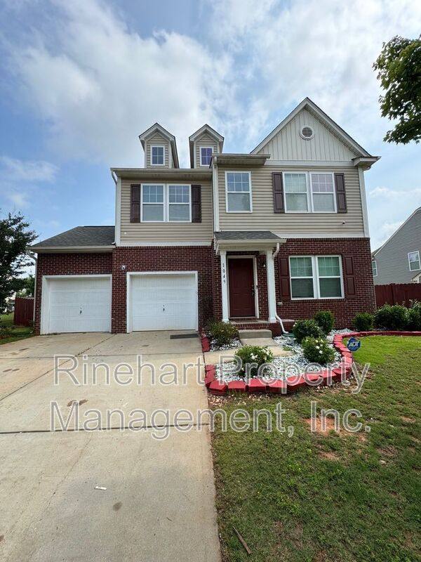 House for rent at 1049 Ellis Pond Dr, Rock Hill, SC 29730