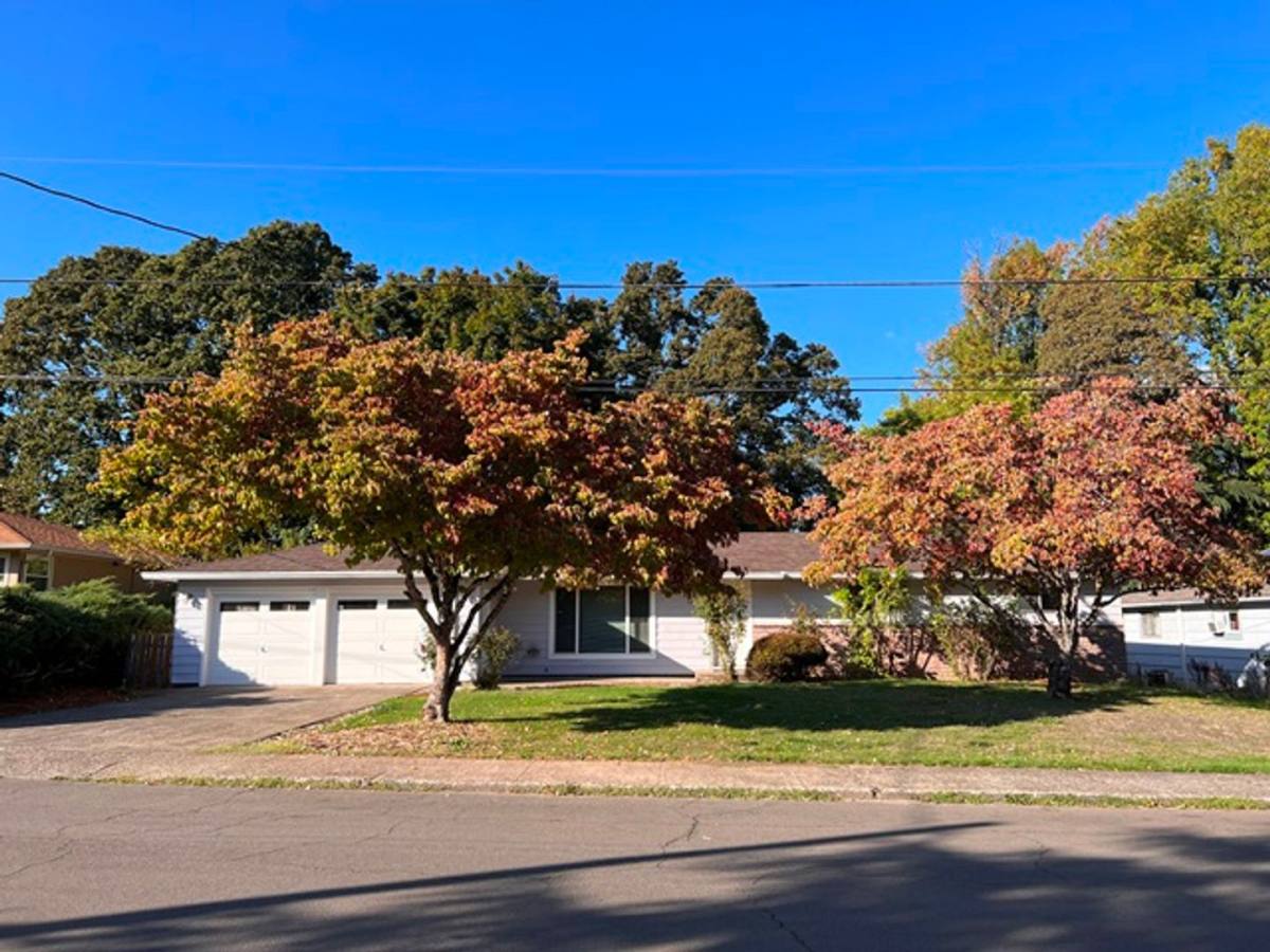 House for rent at 1369 Hillendale Dr SE, Salem, OR 97302