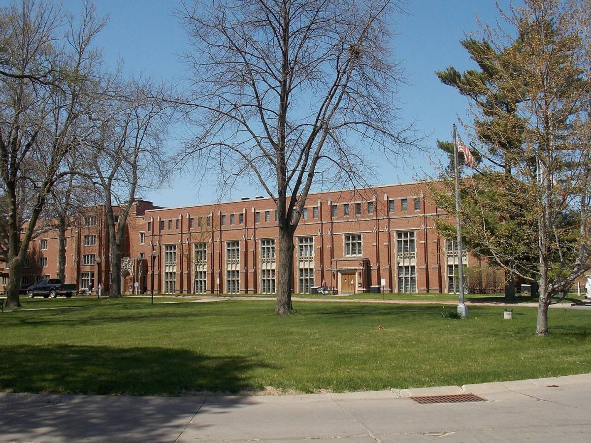 Apartment for rent at 1607 W 12th St, Davenport, IA 52804