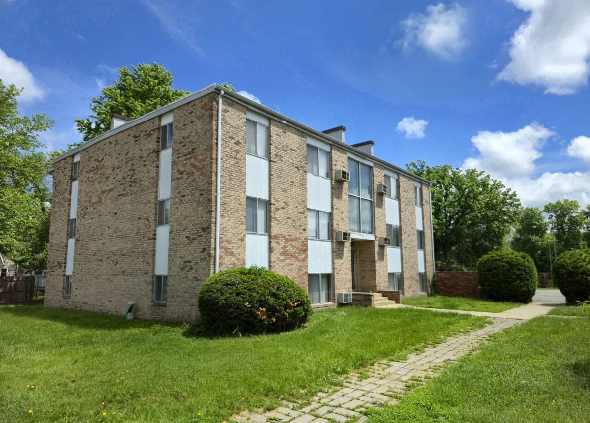 Apartment for rent at 1021 1st St, Charleston, IL 61920