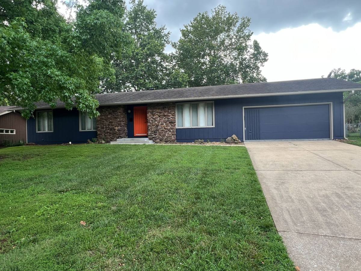 House for rent at 2328 E Cambridge, Springfield, MO 65804