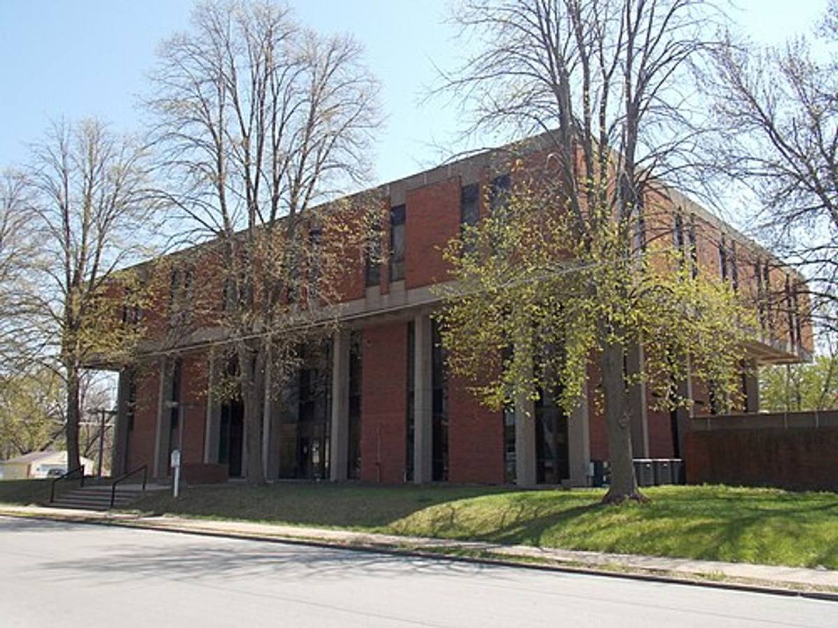 Apartment for rent at 1607 W 12th St, Davenport, IA 52804