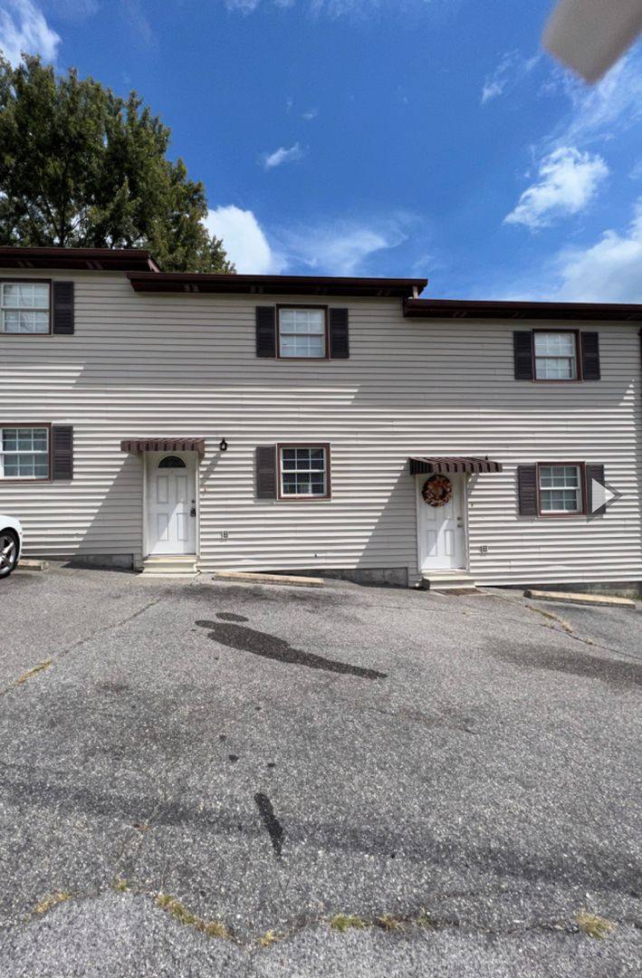 Apartment for rent at 106 Hillbilly Private Dr, Bristol, TN 37620