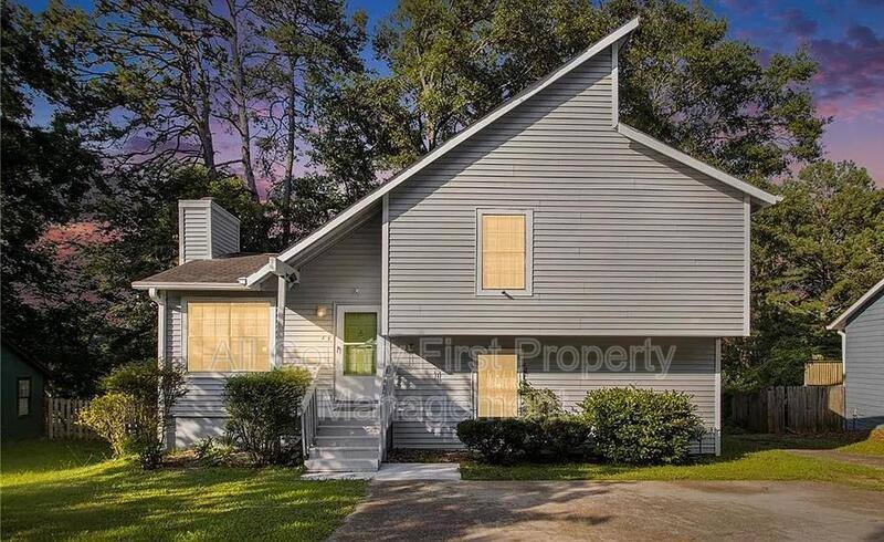 House for rent at 1077 Mainstreet Valley Dr, Stone Mountain, GA 30088