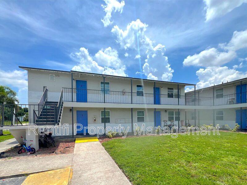 Apartment for rent at 2930 Thomas St #4, Fort Myers, FL 33916