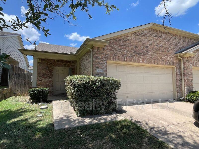 House for rent at 1237 Grand Central Parkway, Fort Worth, TX 76131