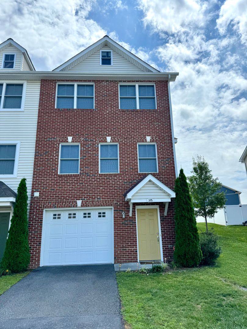 Townhouse for rent at 376 Tanzanite Dr, Harrisonburg, VA 22801