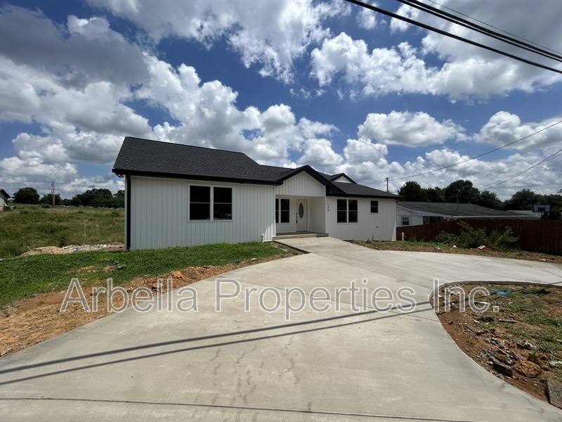 Apartment for rent at 148 Mary St, Johnson City, TN 37615