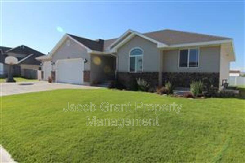 House for rent at 5005 Chimney Rock Dr, Idaho Falls, ID 83406