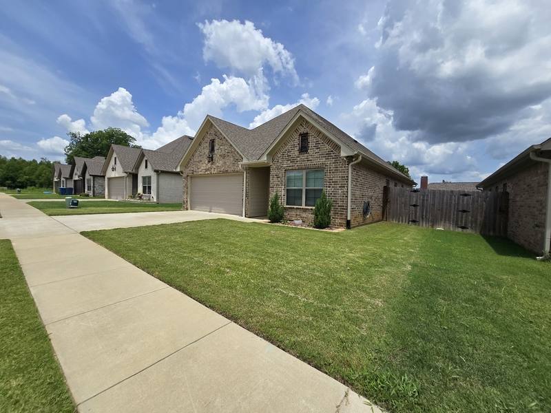 House for rent at 823 Lindsey Lane, Whitehouse, TX 75791