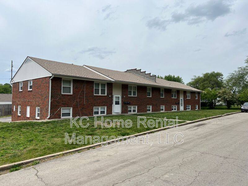 Apartment for rent at 13428 Spring St #8, Grandview, MO 64030
