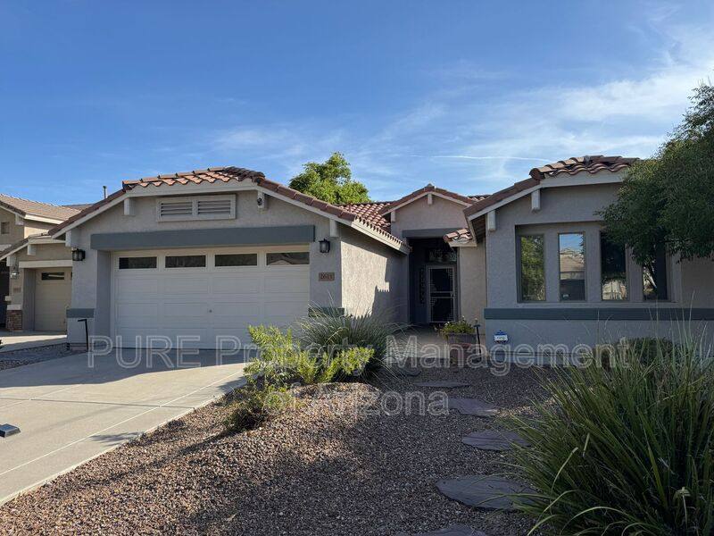 House for rent at 2611 E Ridge Creek Rd, Phoenix, AZ 85024