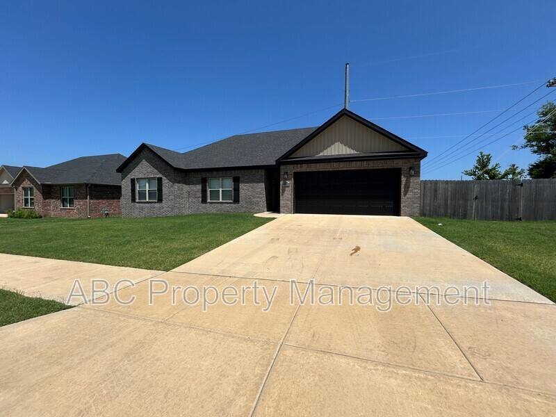 House for rent at 791 Dixon St, Centerton, AR 72719
