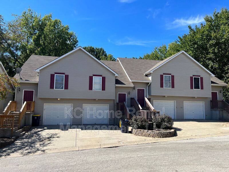 Townhouse for rent at 5652 N Anita Ave, Kansas City, MO 64151