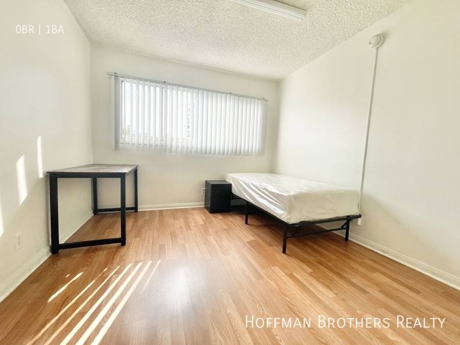 Apartment for rent at 933 Grattan St, Los Angeles, CA 90015
