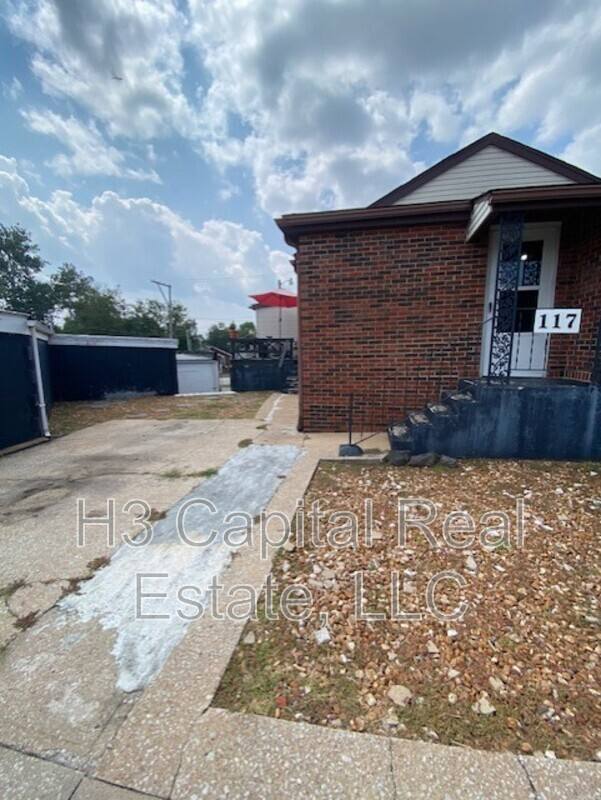 Apartment for rent at 117 N Shamrock Dr #4, East Alton, IL 62024