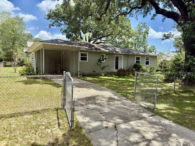 House for rent at 1400 E Mallory St, Pensacola, FL 32503