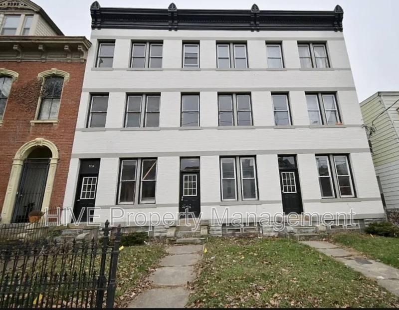 Apartment for rent at 920 Washington Ave, Newport, KY 41071