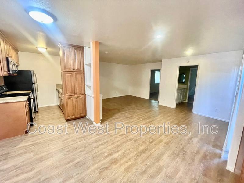 Apartment for rent at 4046 Crown Point Dr #6, San Diego, CA 92109